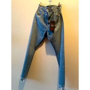 Women’s Levi’s Premium 501 Ankle Length Jeans | Size 33x28 • Size 14